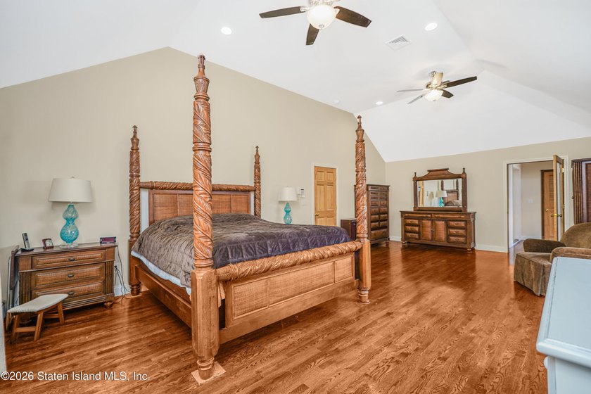 Welcome to 437 Lighthouse Ave! Exceptional custom-built luxury - photo 29