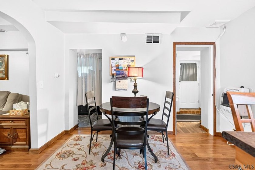 Charming, MOVE-IN-READY providing a functional layout perfect - photo 30