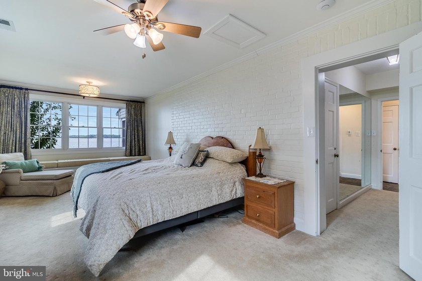 Welcome to an extraordinary waterfront experience in the - photo 32