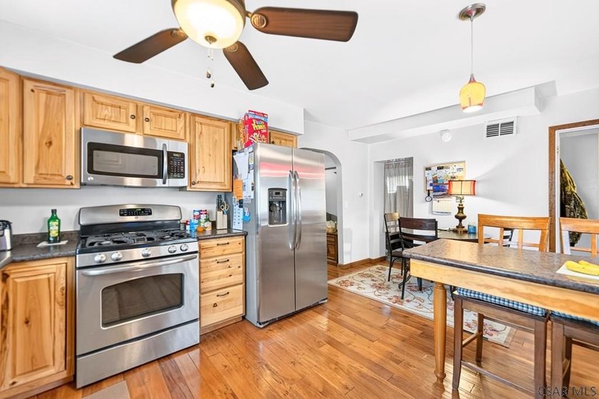 Charming, MOVE-IN-READY providing a functional layout perfect - photo 36