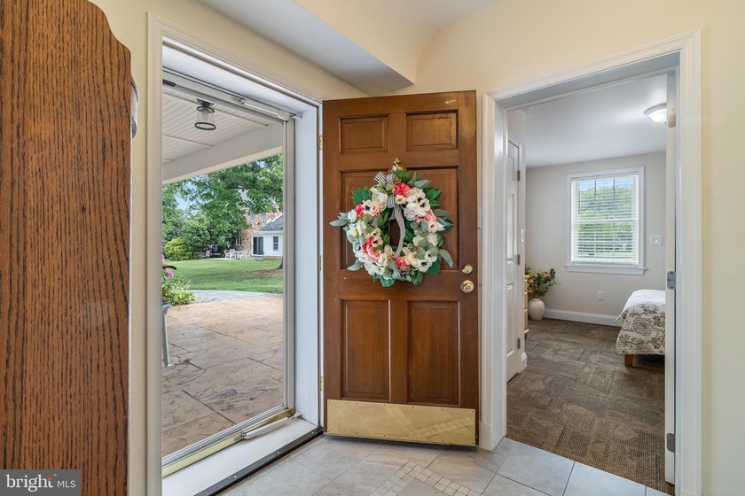 Welcome to an extraordinary waterfront experience in the - photo 36