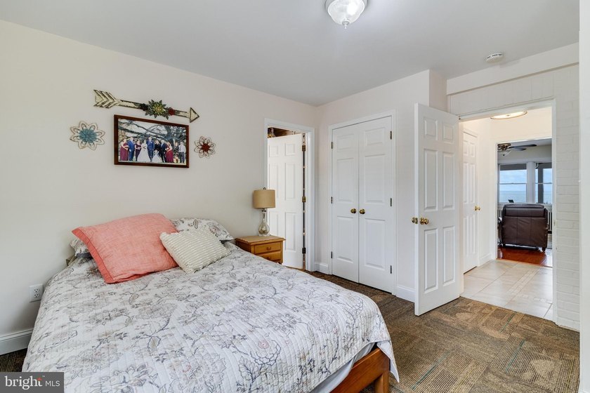 Welcome to an extraordinary waterfront experience in the - photo 38