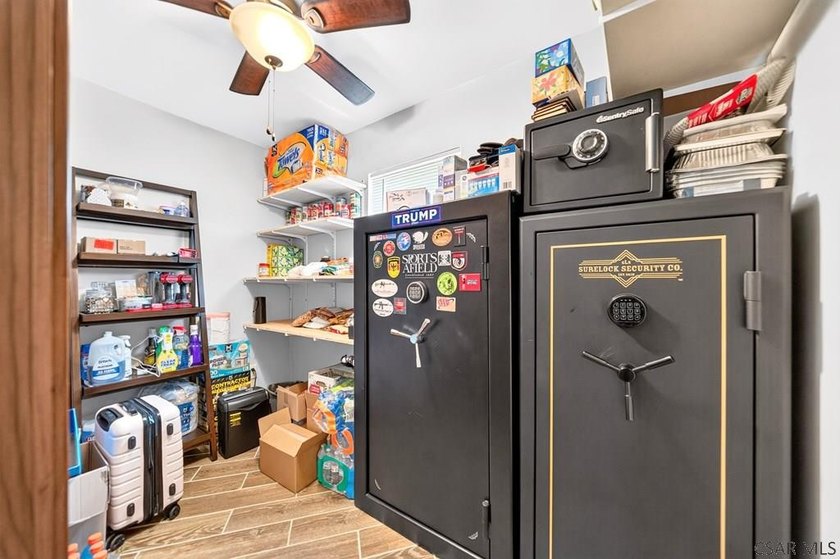 Charming, MOVE-IN-READY providing a functional layout perfect - photo 40