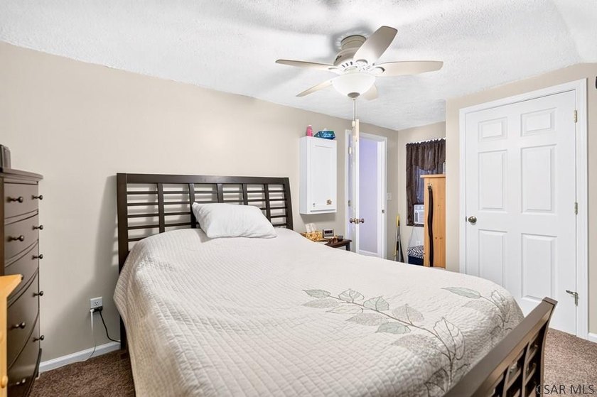 Charming, MOVE-IN-READY providing a functional layout perfect - photo 42
