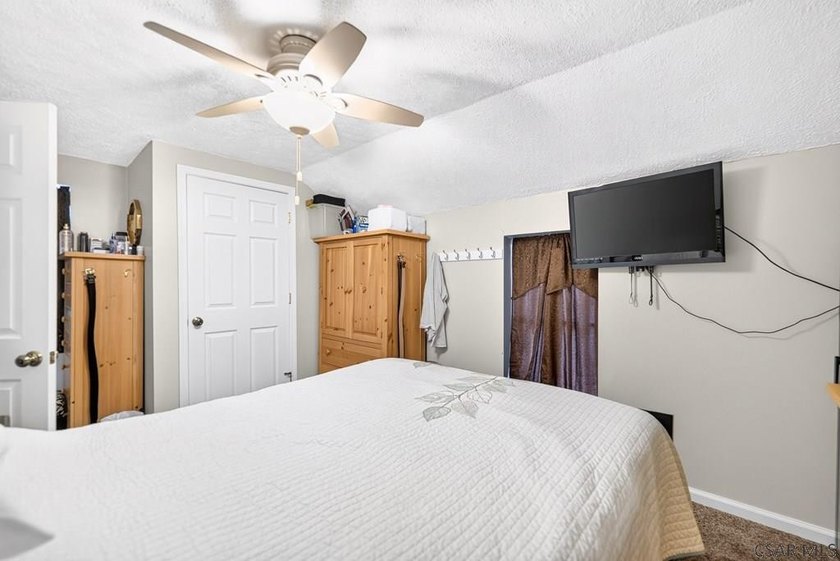 Charming, MOVE-IN-READY providing a functional layout perfect - photo 43