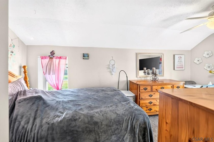 Charming, MOVE-IN-READY providing a functional layout perfect - photo 45