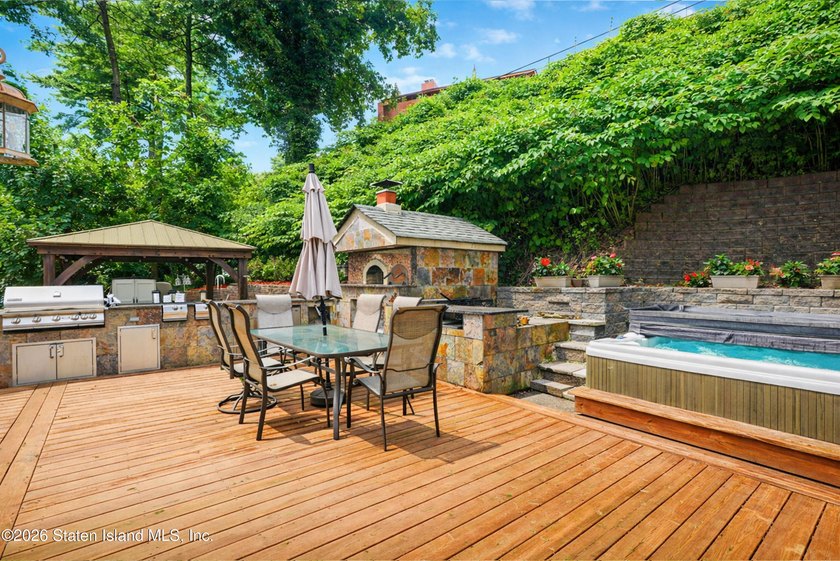 Welcome to 437 Lighthouse Ave! Exceptional custom-built luxury - photo 45