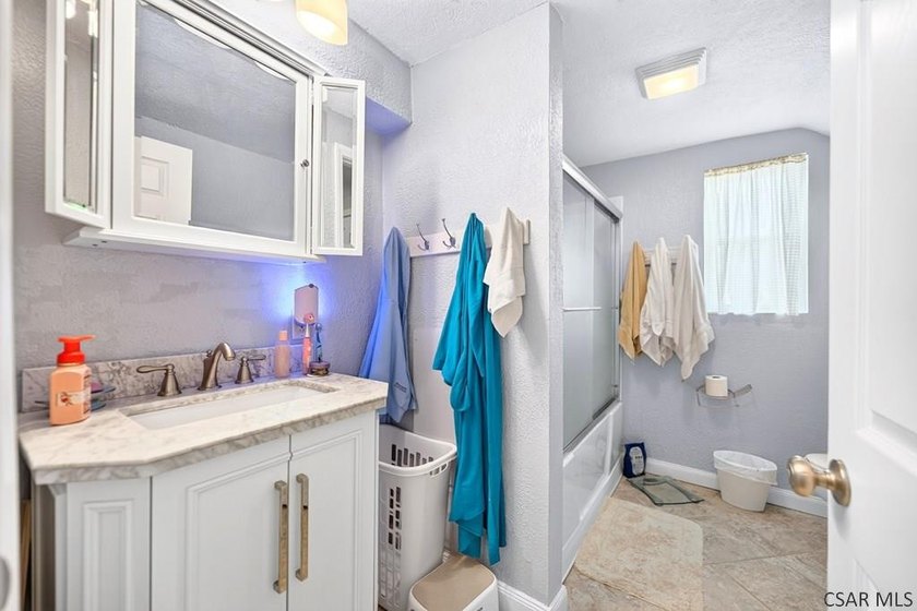 Charming, MOVE-IN-READY providing a functional layout perfect - photo 47