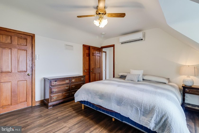 Welcome to an extraordinary waterfront experience in the - photo 48