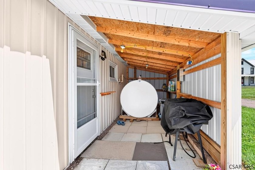 Charming, MOVE-IN-READY providing a functional layout perfect - photo 49