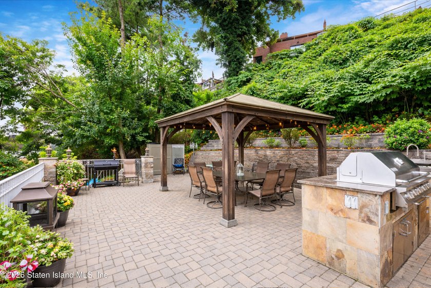 Welcome to 437 Lighthouse Ave! Exceptional custom-built luxury - photo 50