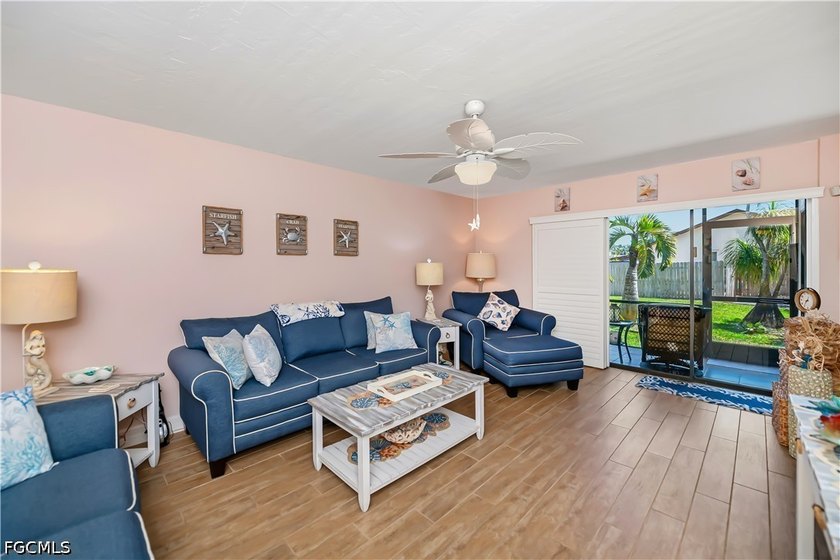 Welcome to your own little slice of paradise in Cape Coral! This - photo 3