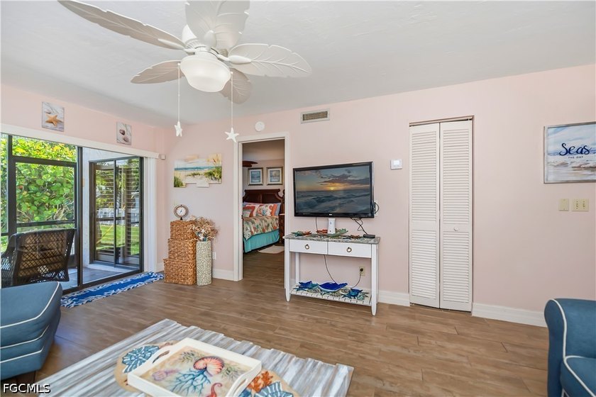 Welcome to your own little slice of paradise in Cape Coral! This - photo 8