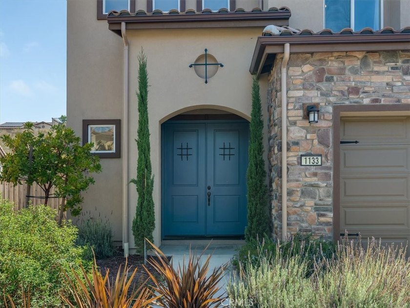 With 3 bedrooms, 2.5 bathrooms, dedicated office, 2,107 sqft of - photo 2