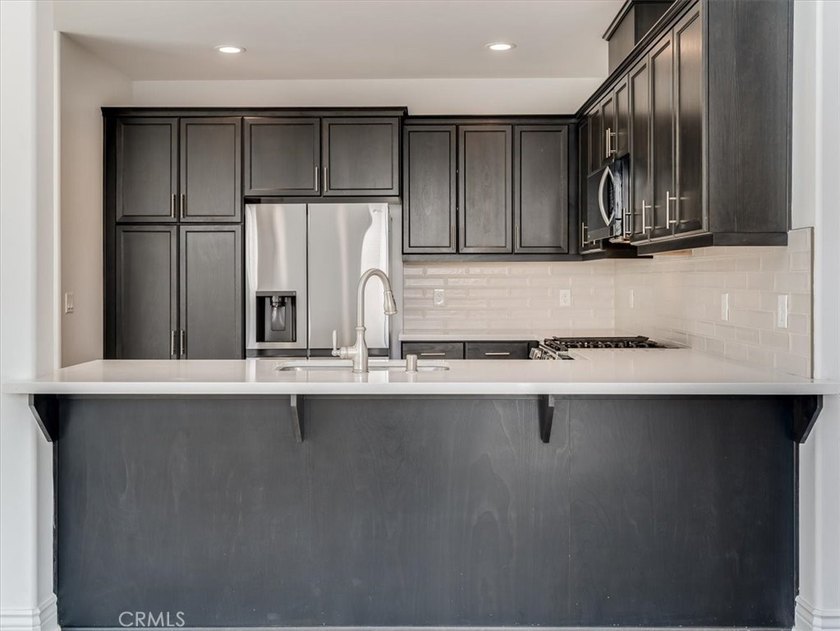 With 3 bedrooms, 2.5 bathrooms, dedicated office, 2,107 sqft of - photo 4