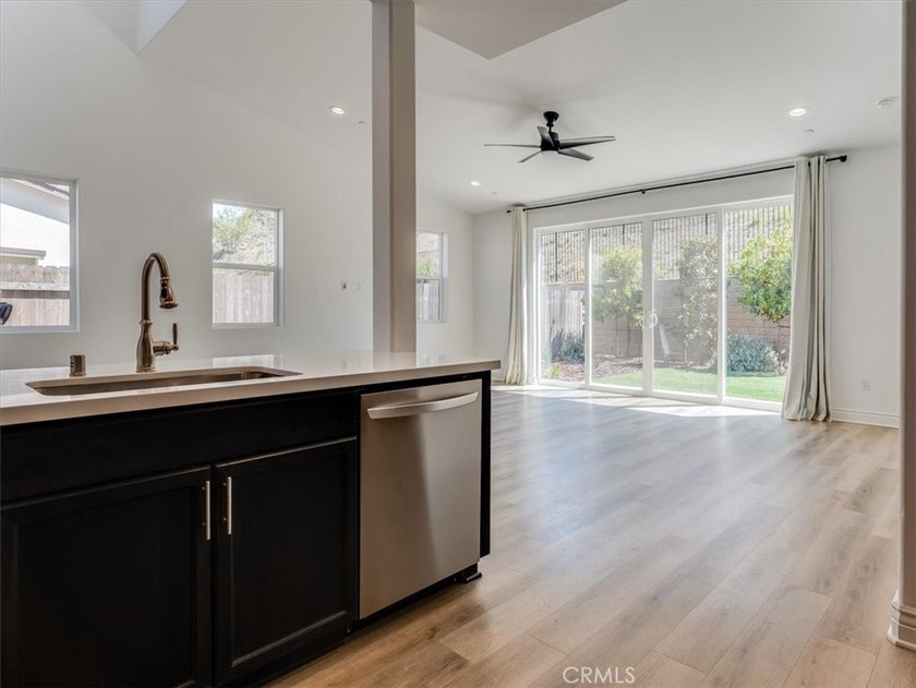 With 3 bedrooms, 2.5 bathrooms, dedicated office, 2,107 sqft of - photo 7
