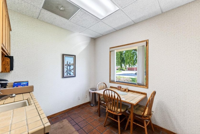 Rare opportunity to acquire two adjacent light industrial - photo 14