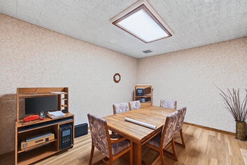 Rare opportunity to acquire two adjacent light industrial - photo 16