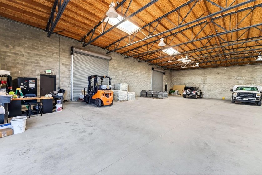 Rare opportunity to acquire two adjacent light industrial - photo 23