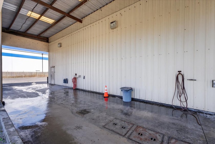 Rare opportunity to acquire two adjacent light industrial - photo 24