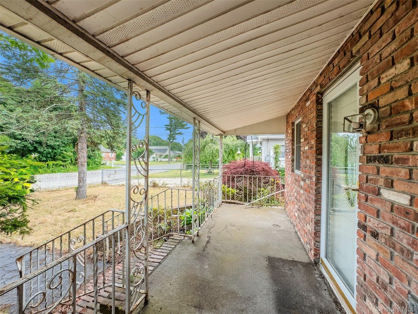 Bring your vision and transform this spacious colonial into the - photo 8
