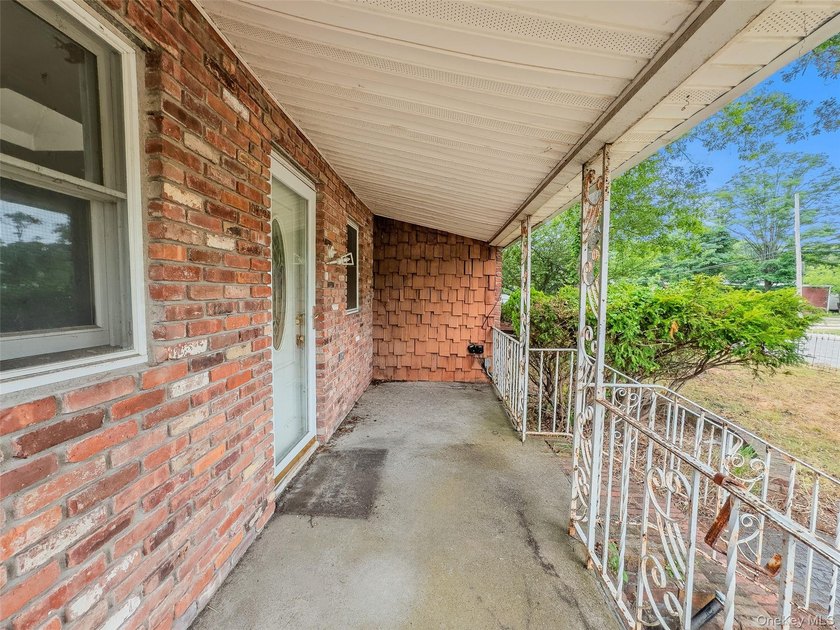 Bring your vision and transform this spacious colonial into the - photo 9