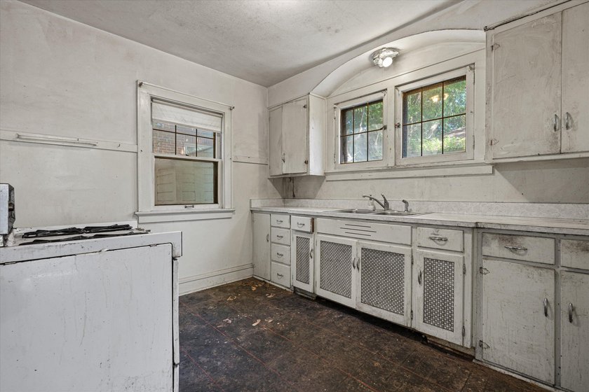 Rare Investment Opportunity in Whitefish Bay Steps From Lake - photo 15