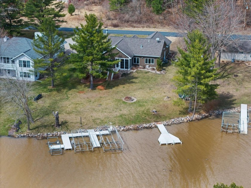 Live your best lake life at this stunning turnkey waterfront - photo 3