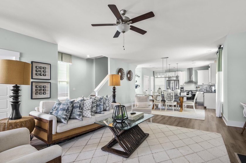 Stunning 4 bed 3 .5 bath home in Mixson. Spacious open floor - photo 9