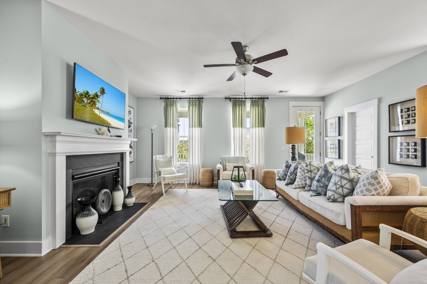 Stunning 4 bed 3 .5 bath home in Mixson. Spacious open floor - photo 10