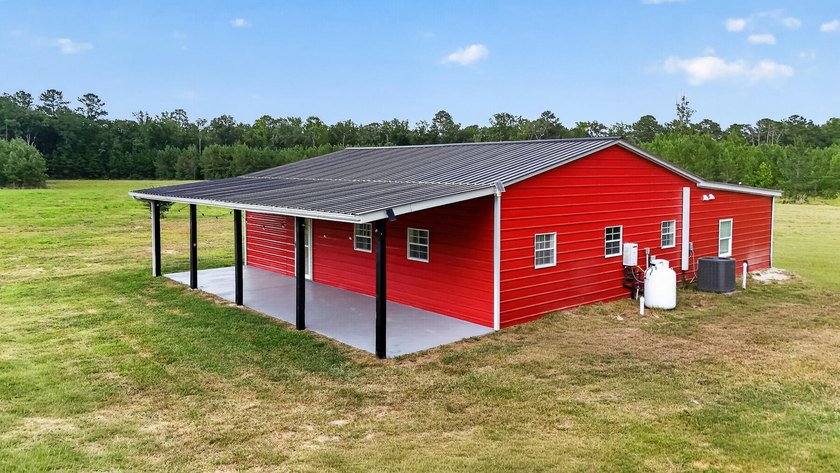 Escape to your own private country retreat on 13.33 breathtaking - photo 2