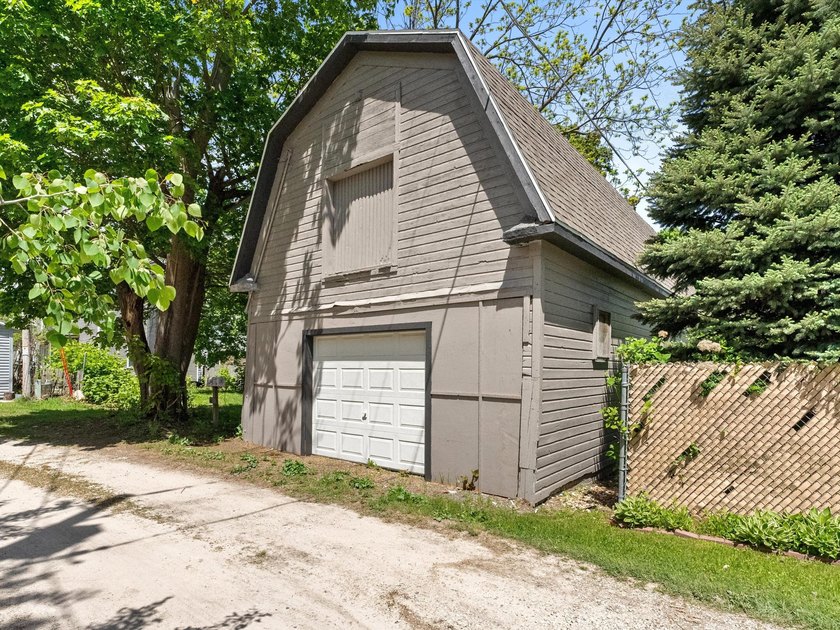 This beautifully renovated 5-bedroom, 2-bath home has been - photo 25