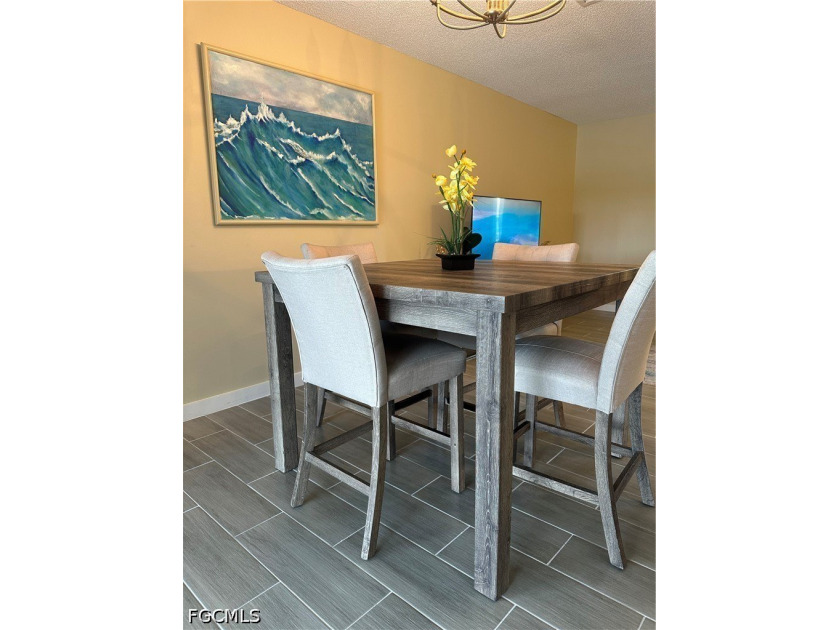 This 3/2 house with open floor plan, heated pool, large back - photo 9