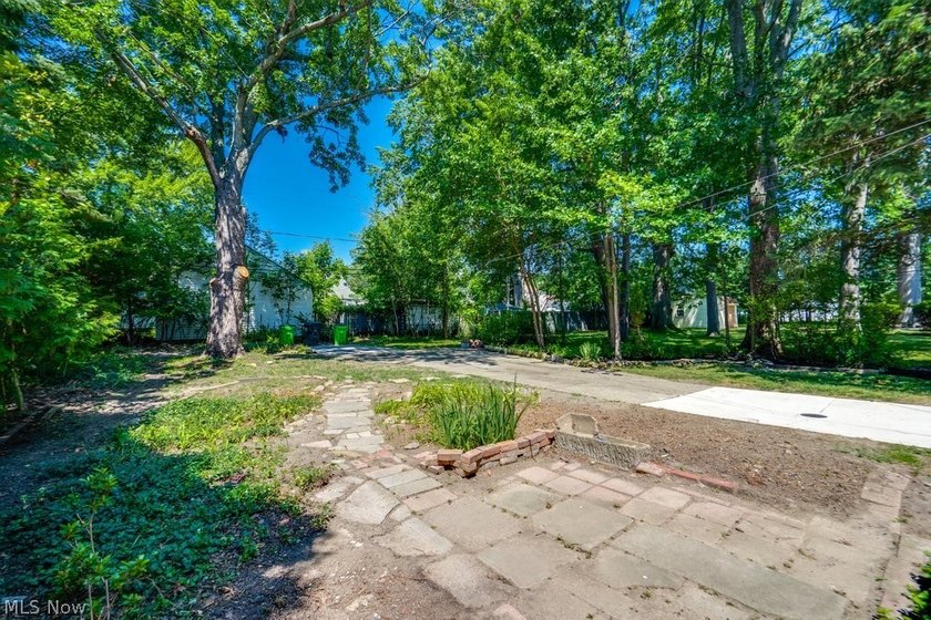 Come see this updated 3-bedroom, 1-bath home in Euclid! Recent - photo 3