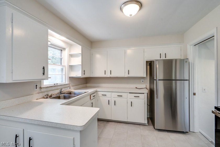 Come see this updated 3-bedroom, 1-bath home in Euclid! Recent - photo 5
