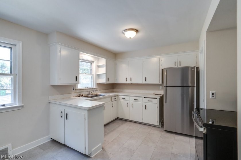 Come see this updated 3-bedroom, 1-bath home in Euclid! Recent - photo 8