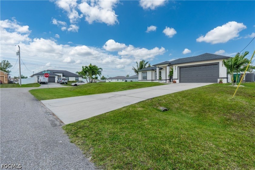 ***SELLER CONTRIBUTION of $10,00 TOWARDS BUYER CLOSING - photo 3
