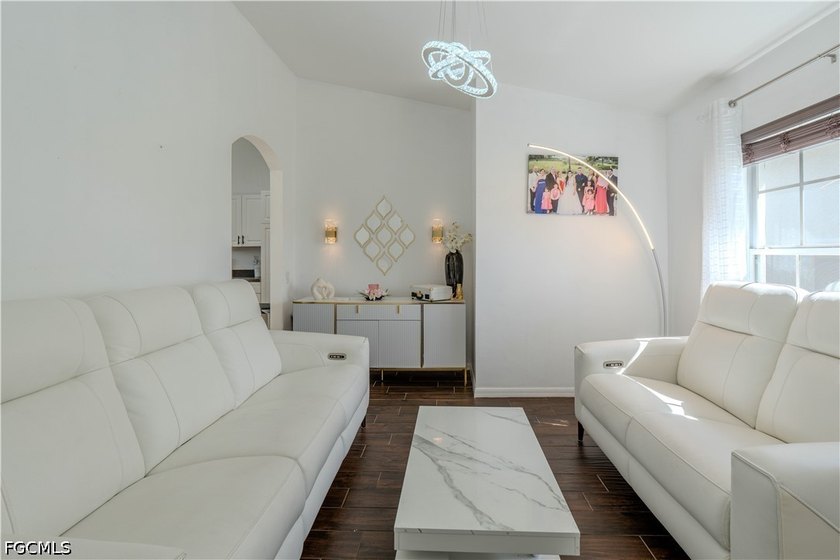 ***SELLER CONTRIBUTION of $10,00 TOWARDS BUYER CLOSING - photo 6