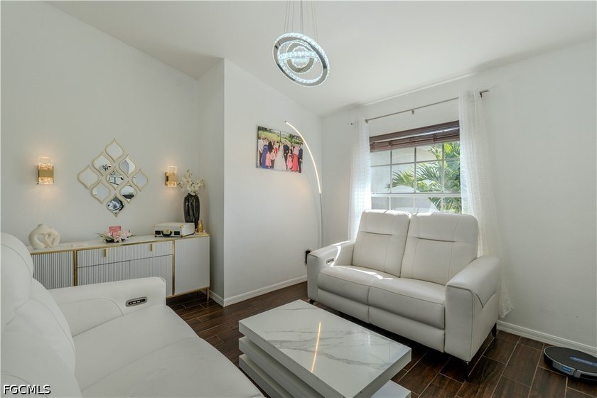 ***SELLER CONTRIBUTION of $10,00 TOWARDS BUYER CLOSING - photo 7