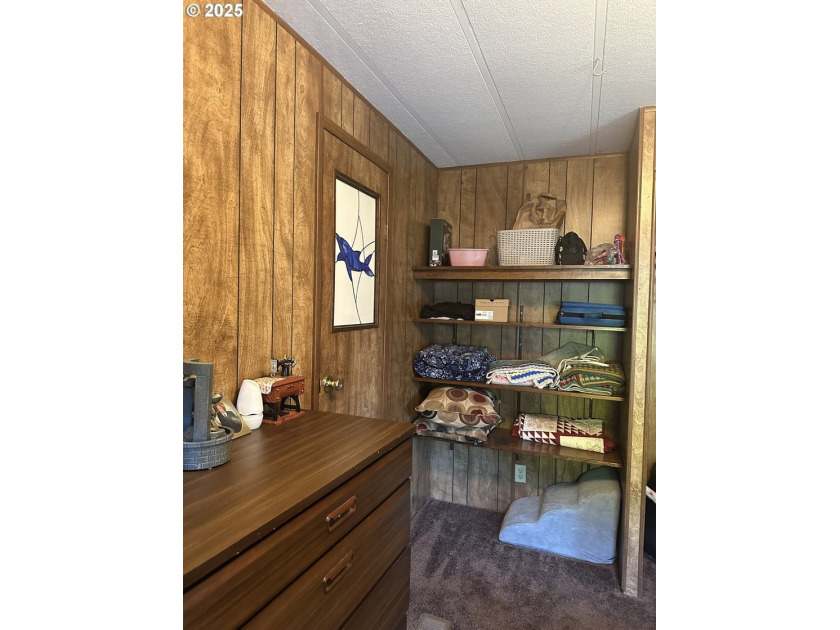 This comfy 2 bdrm/2 bath home in a 55+ park up the Chetco river - photo 14