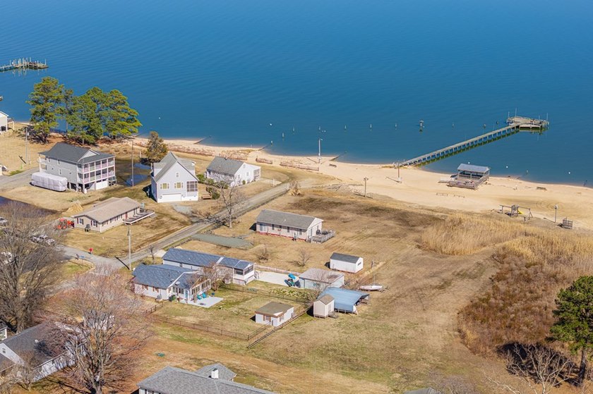 Renovated 4 Bedroom cottage in Rappahannock River Estates! Only - photo 5