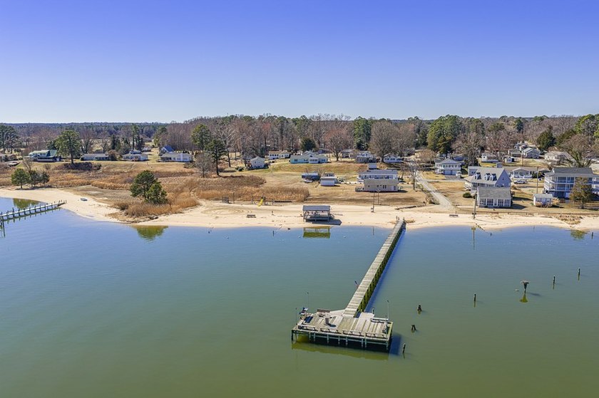 Renovated 4 Bedroom cottage in Rappahannock River Estates! Only - photo 7