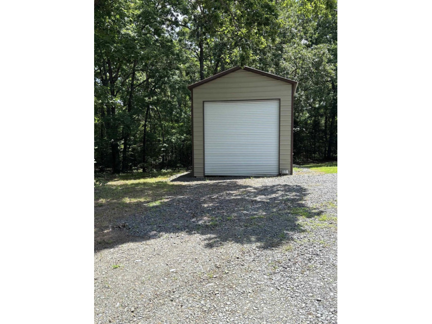 Enjoy being at your own Lake Home! This property features 3bdrm - photo 47