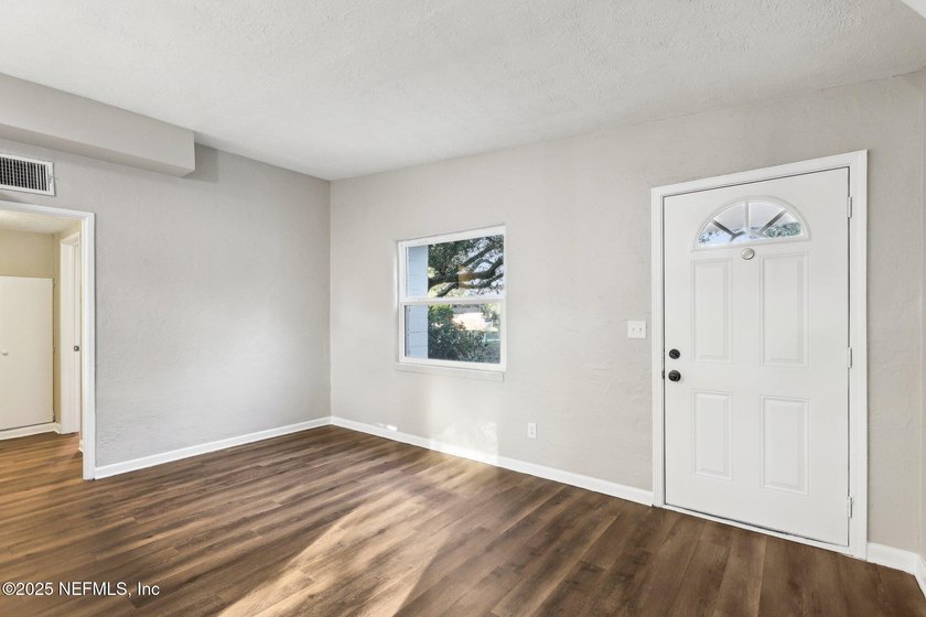 Cute Concrete Block 3BR/1BA home. Remodeled 3 years ago w/new - photo 9