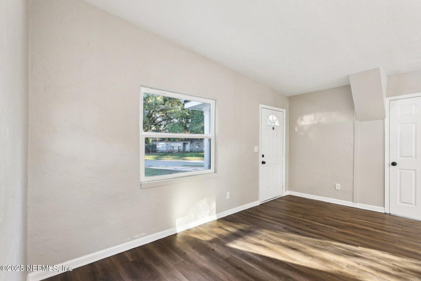 Cute Concrete Block 3BR/1BA home. Remodeled 3 years ago w/new - photo 10