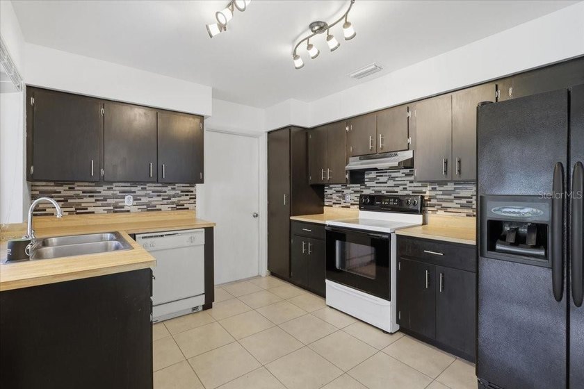 Welcome home to 10 Fenwick Lane, a charming starter home or - photo 2