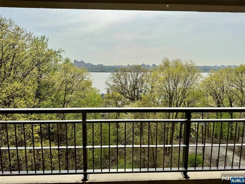 Horizon Road- Unit G-3 This 2 bedroom and 2 bath duplex up split - photo 4