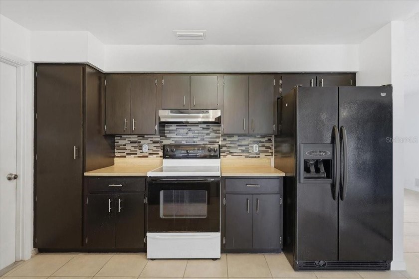 Welcome home to 10 Fenwick Lane, a charming starter home or - photo 8