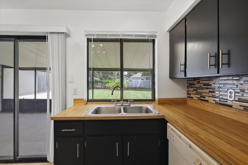Welcome home to 10 Fenwick Lane, a charming starter home or - photo 9