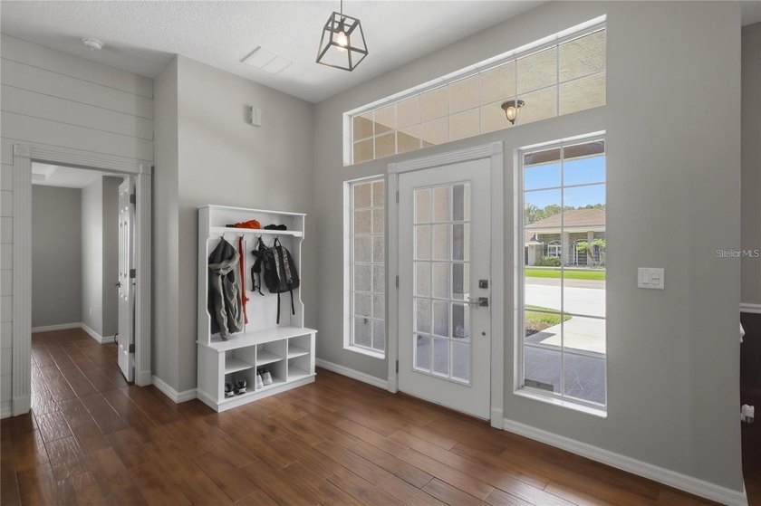 Virtually Staged. Welcome to this beautifully maintained - photo 6